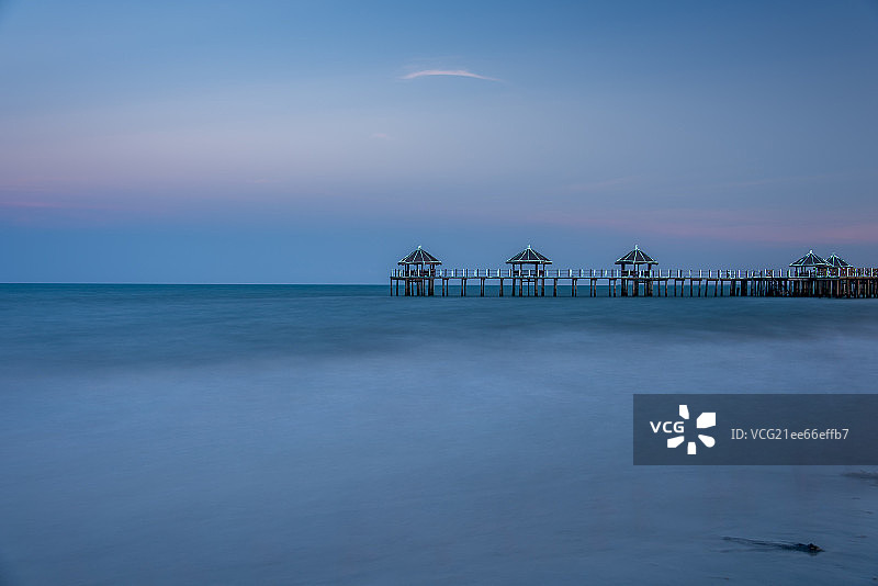 海岸栈桥图片素材