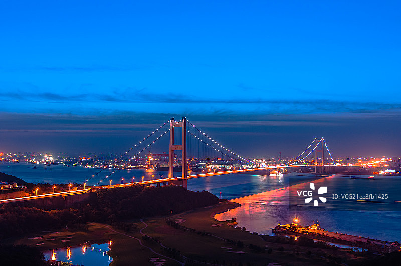 夕阳下的江阴长江大桥图片素材