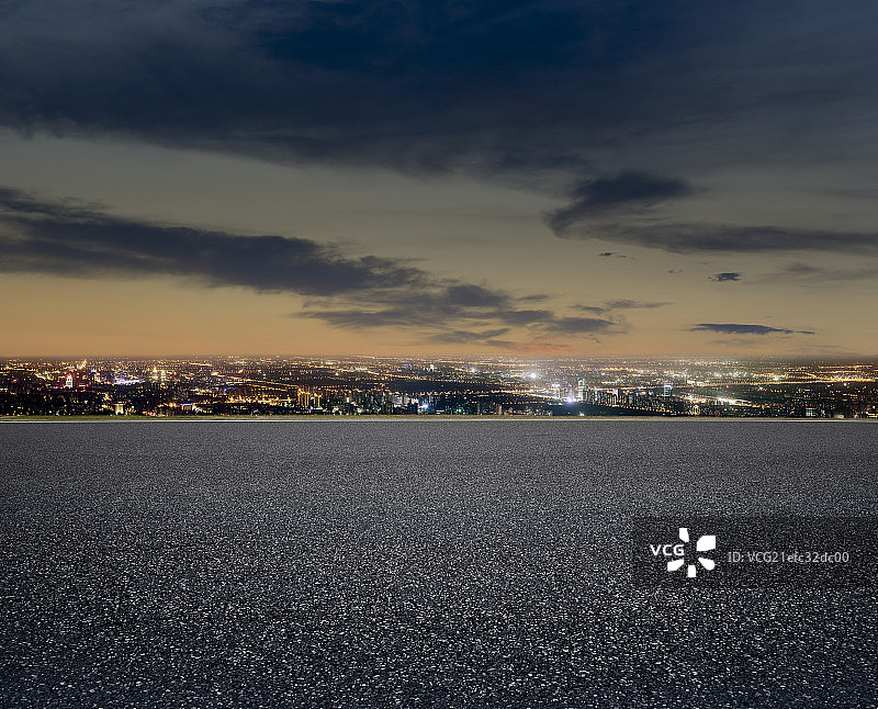 上海浦东城市远景夜景和地面道路图片素材
