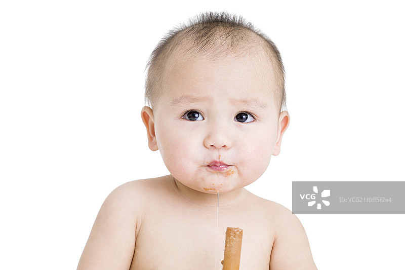 可爱的男婴吃东西图片素材