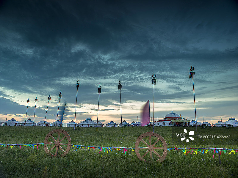 草原深处蒙古包度假村图片素材