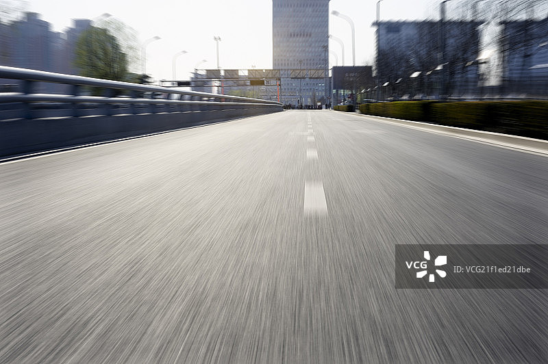 北京CBD机动车车道和高楼大厦图片素材