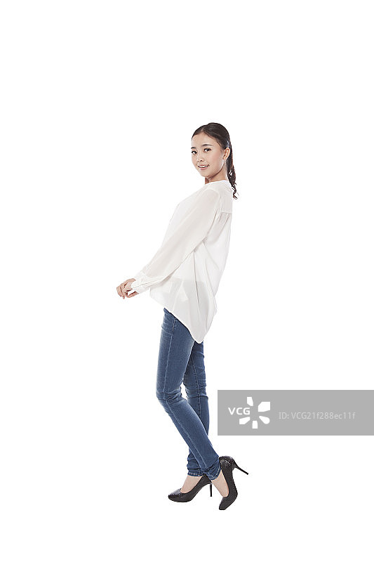 Young woman posing图片素材