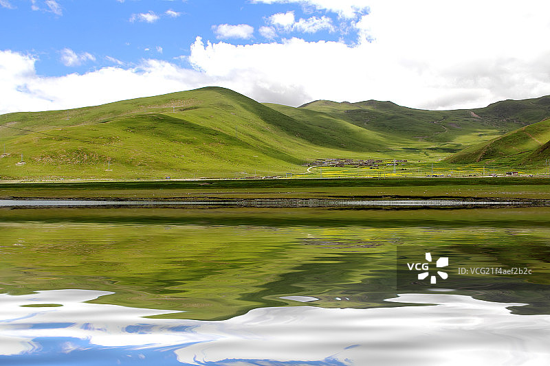 绿地山河流图片素材