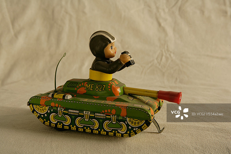 静物老式玩具坦克图片素材