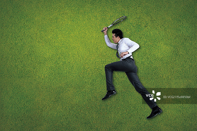 打网球的商务男图片素材