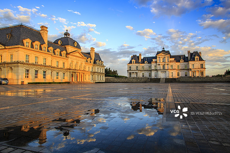 雨后城堡的倒影图片素材