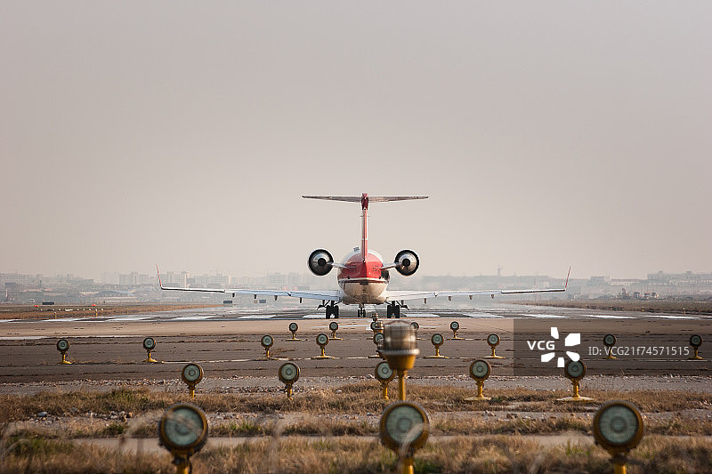 起飞降落的飞机图片素材