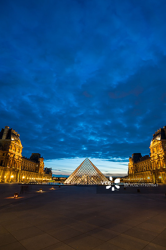 卢浮宫夜景图片素材