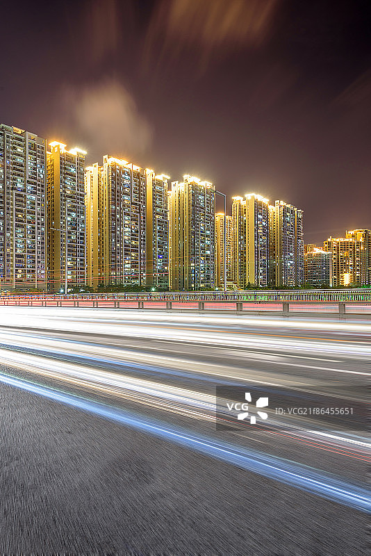 穿梭的车流图片素材