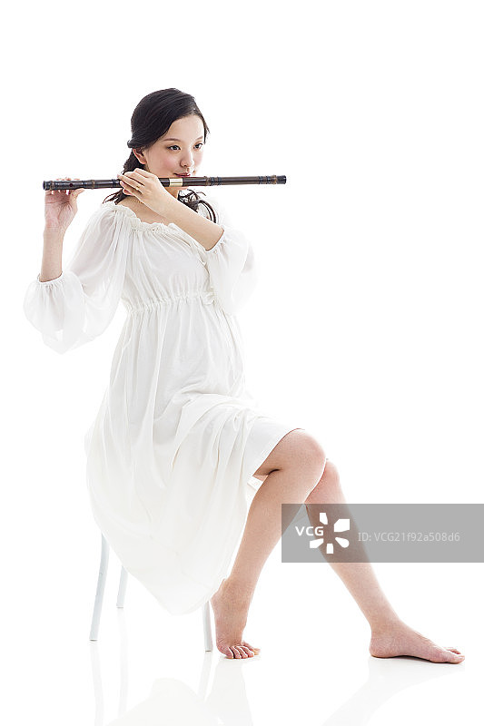 孕妇吹笛子图片素材