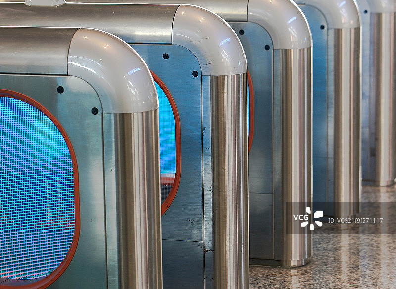 车站出入护栏图片素材