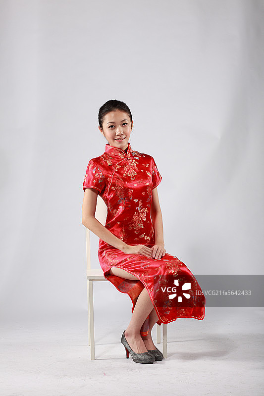 穿旗袍的女生图片素材
