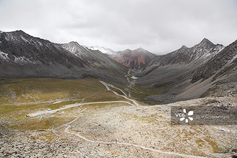 西藏加查县神山圣湖拉姆拉错图片素材