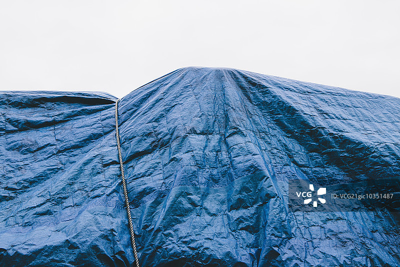 渔人码头停靠的渔船和蓝色防水布（西雅图）图片素材