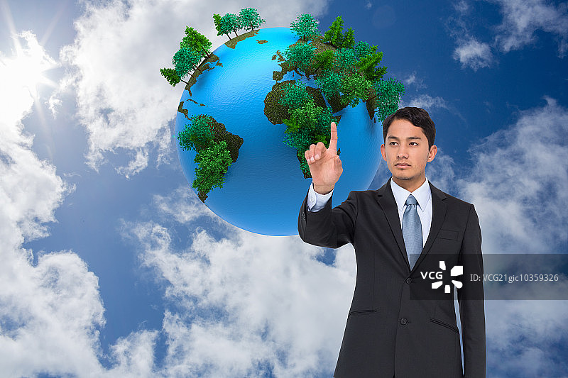严肃的亚洲商人指向前方合成图像图片素材