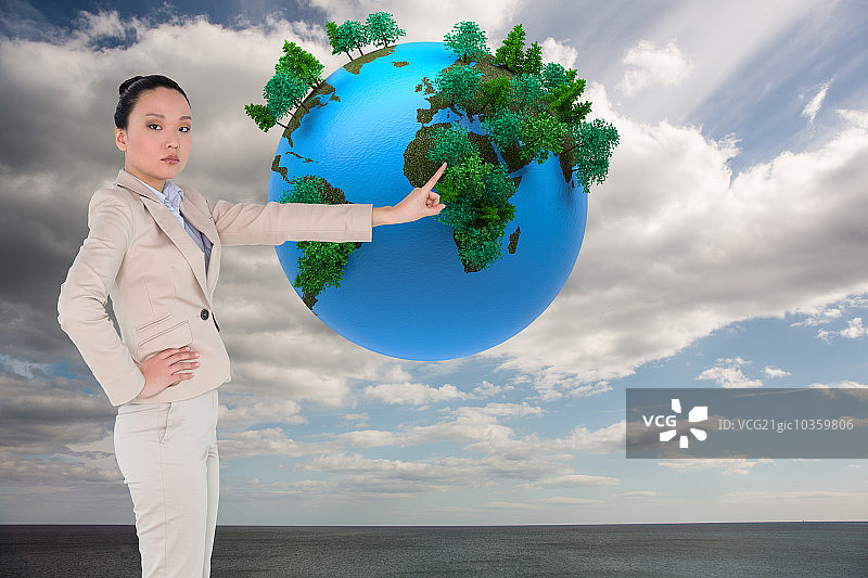 表情严肃的亚洲女商人的合成图片图片素材