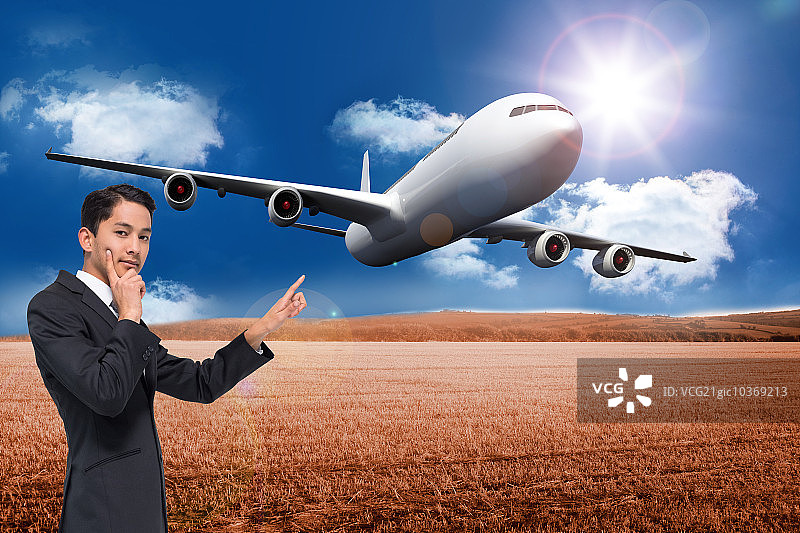 深思熟虑的亚洲商人的综合形象图片素材