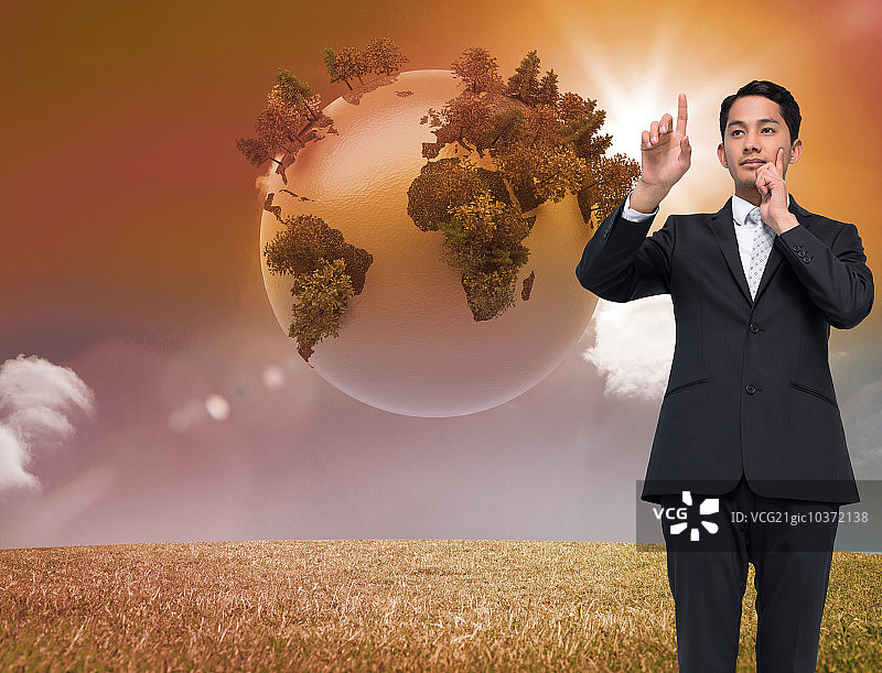 深思熟虑的亚洲商人的综合形象图片素材