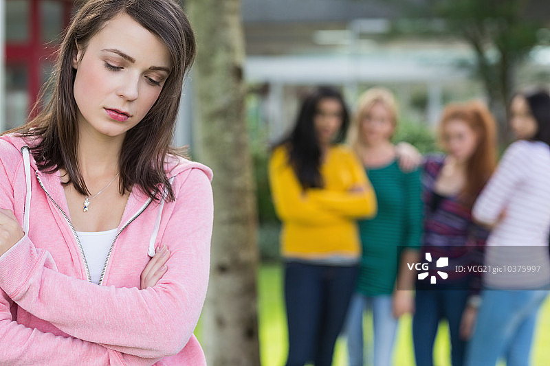 女学生被其他学生欺负图片素材