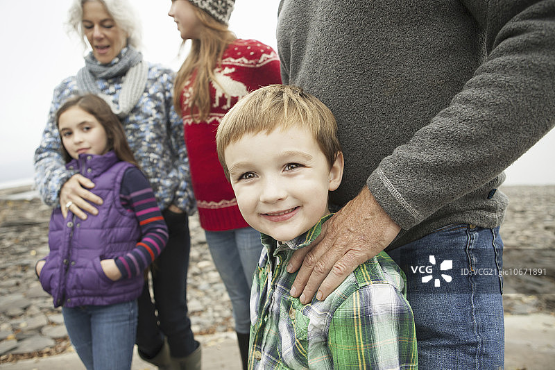 阿肖肯湖一日游：一群人，包括成人、青少年和儿童图片素材