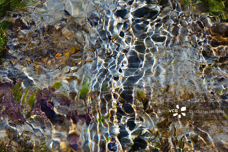 索尔达克河浅滩波光掠影，美国奥林匹克国家公园图片素材