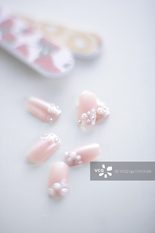 指甲油和指甲贴片图片素材