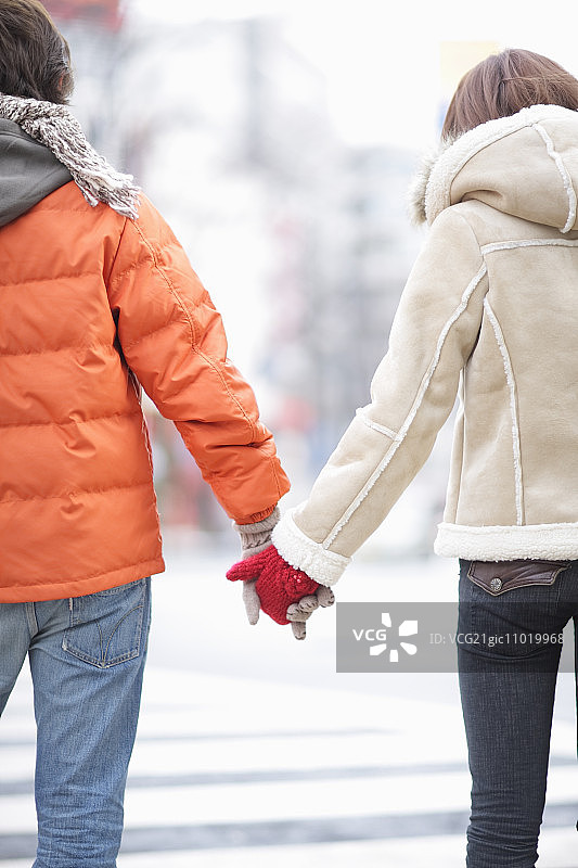 情侣手牵着手图片素材