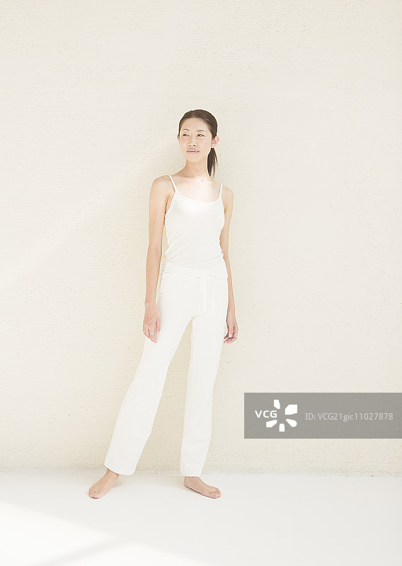 一个年轻的女人图片素材