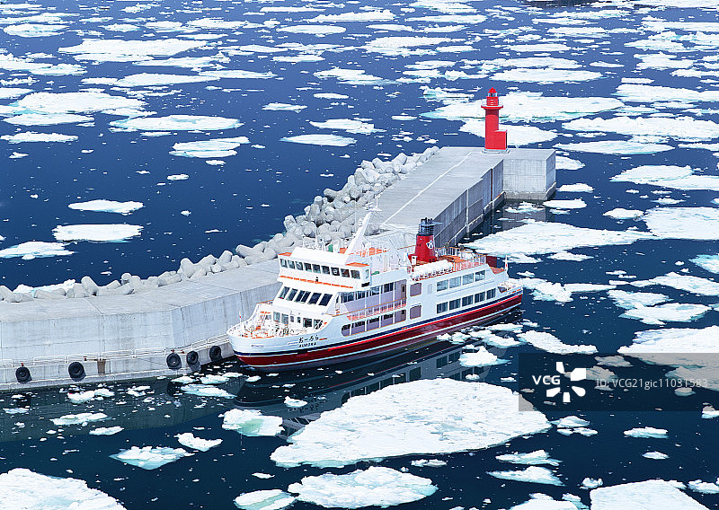 浮冰与破冰船图片素材