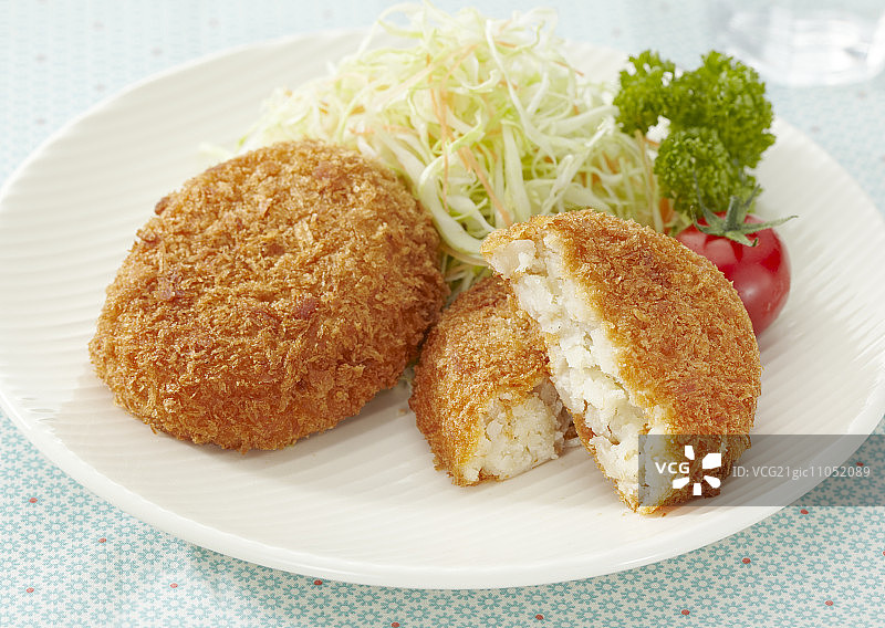 炸土豆丸子图片素材