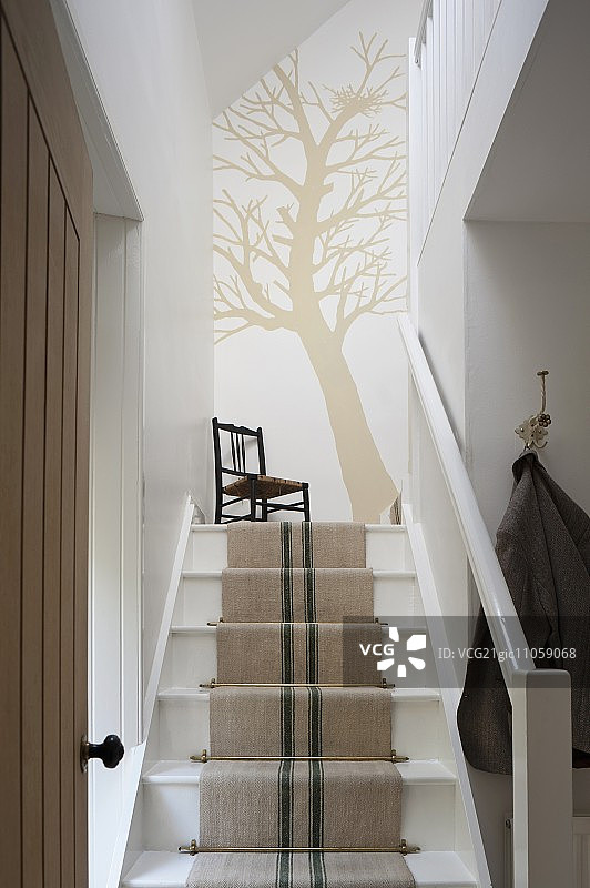 楼梯墙面树剪影图片素材