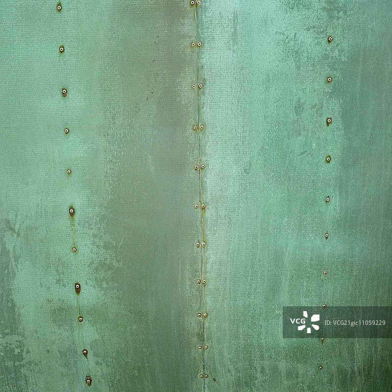 带铜锈的铆接铜板图片素材