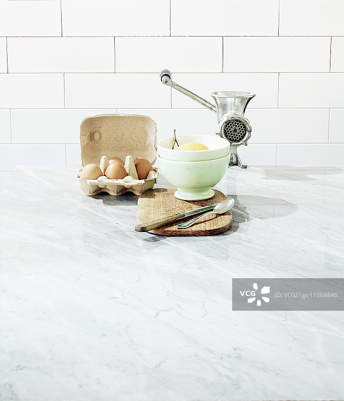 法兰克福“绿色酱”配鸡蛋和土豆的配料图片素材