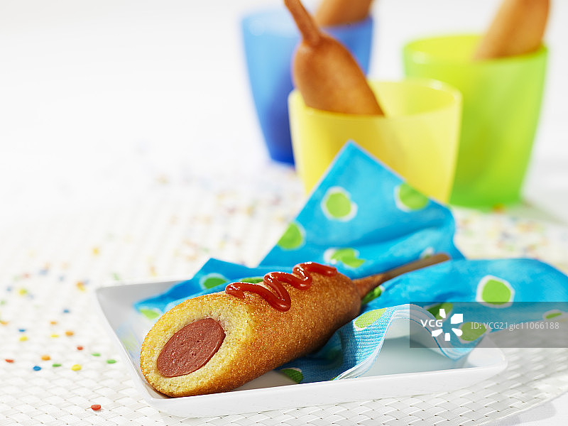 玉米热狗配番茄酱图片素材