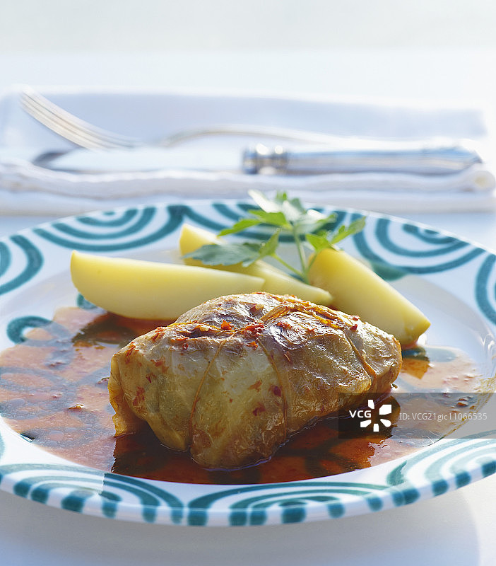 土豆卷心菜肉卷图片素材