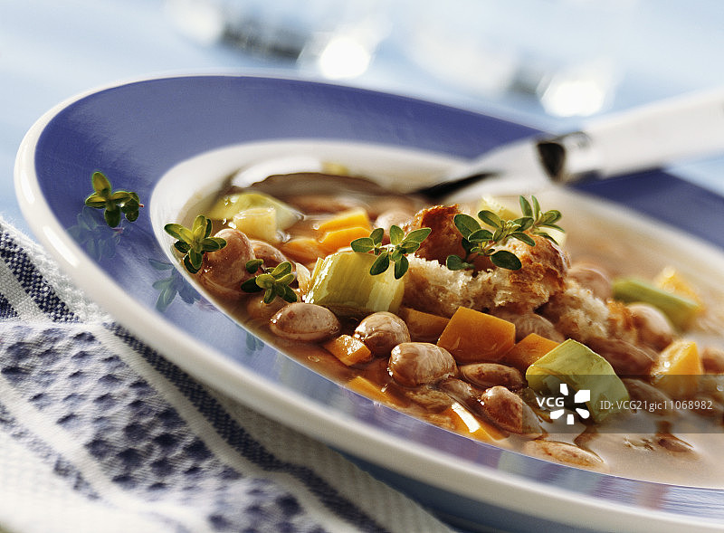 搭配全麦吐司的法式豆焖肉图片素材