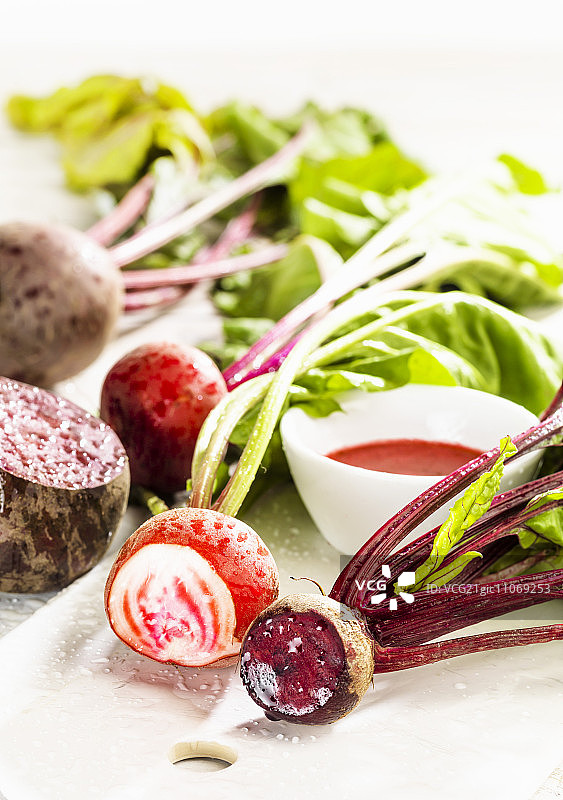 黄色和红色甜菜根图片素材