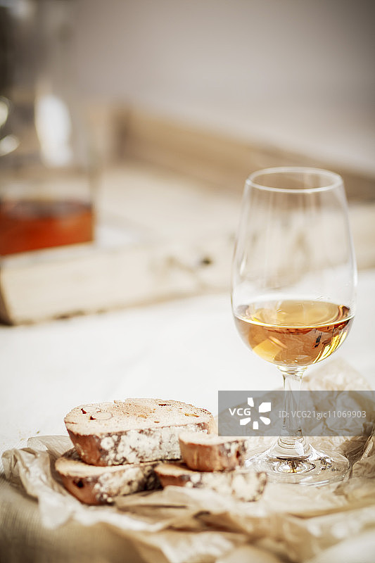 意大利杏仁饼干配圣酒图片素材