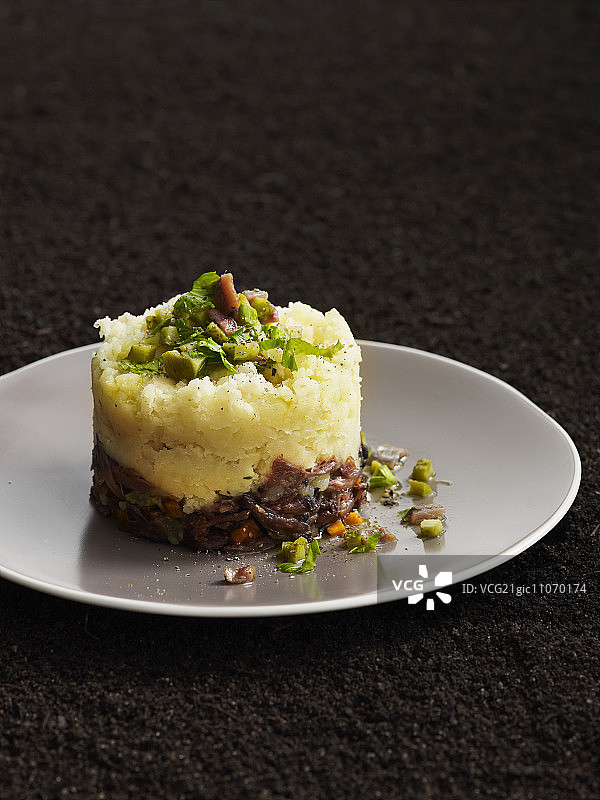 牛尾炖肉土豆馅饼图片素材