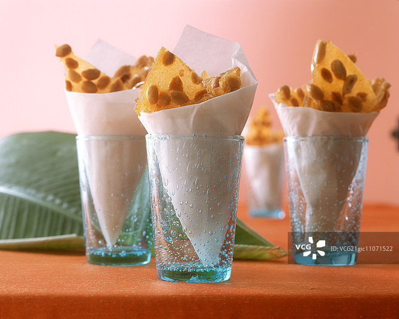 花生脆糖小块图片素材