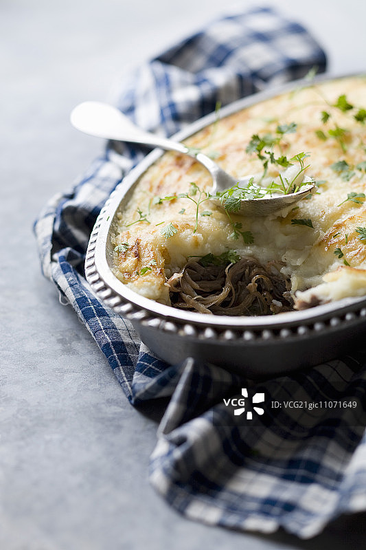 法式油封鸭肉焗土豆泥图片素材