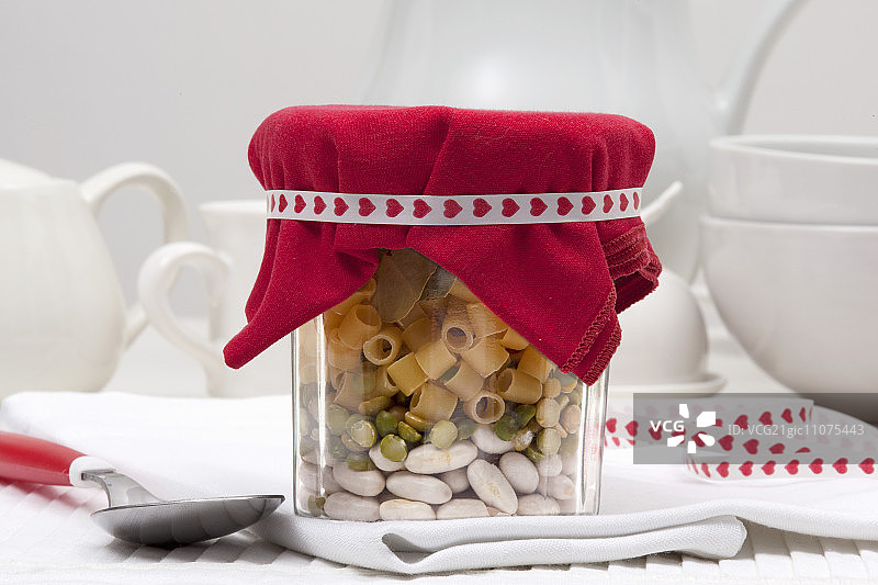 含面条的什锦豆汤（瓶装礼品）图片素材