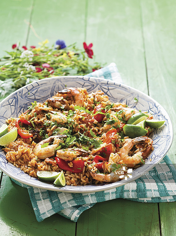 西班牙香肠鲜虾鸡肉抓饭图片素材