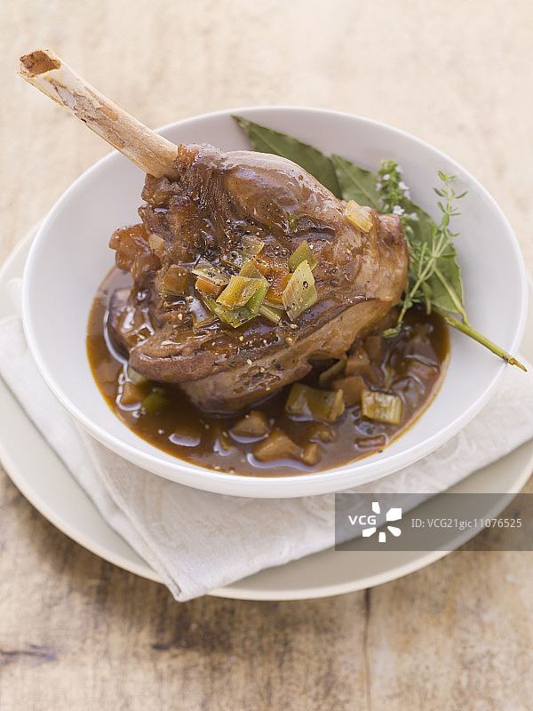 红酒烩羊蹄图片素材
