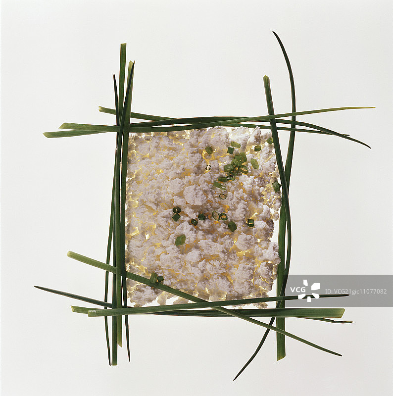 夸克和新鲜韭菜图片素材