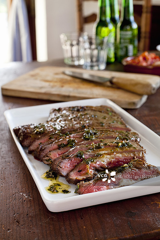 阿根廷青酱侧腹牛排图片素材