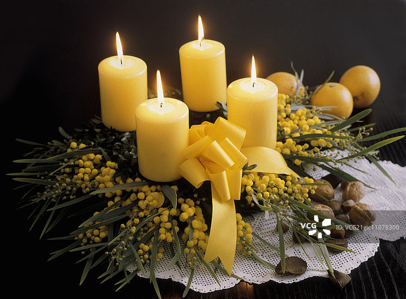 含羞草降临节花环图片素材