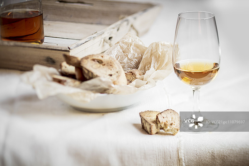 意大利杏仁饼干配圣酒图片素材