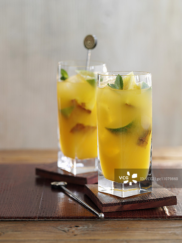 皇家朗姆潘趣鸡尾酒图片素材